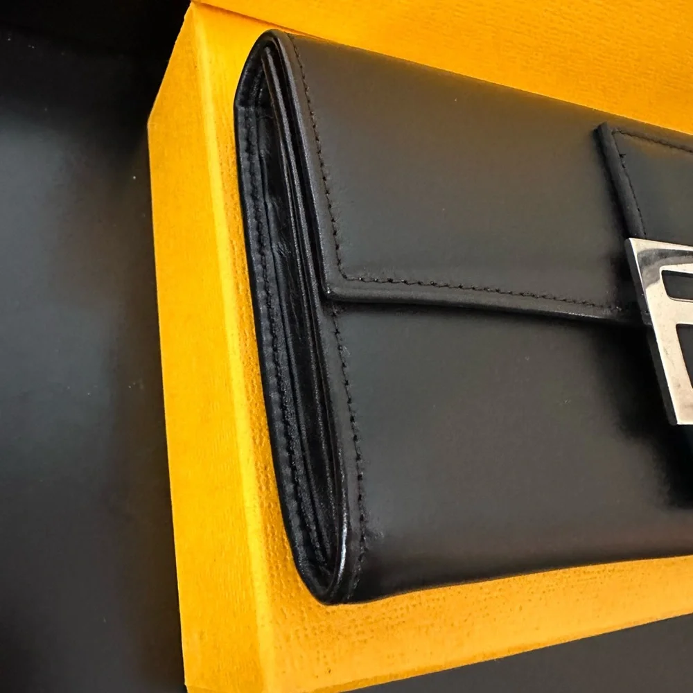 FENDI BAGUETTE WALLET PRISTINE CONDITION